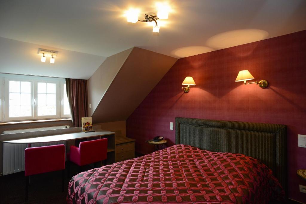 Hotel De La Croix D'Or Авранш Стая снимка