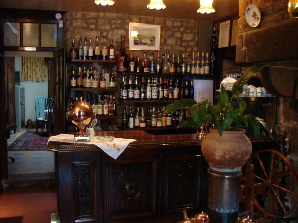 Hotel De La Croix D'Or Авранш Екстериор снимка