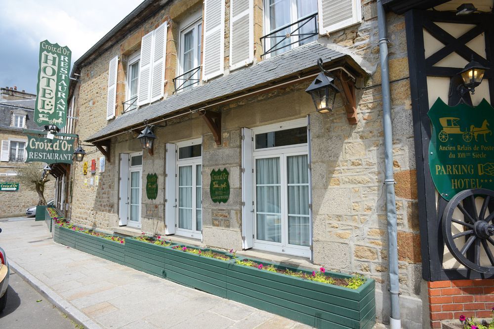 Hotel De La Croix D'Or Авранш Екстериор снимка