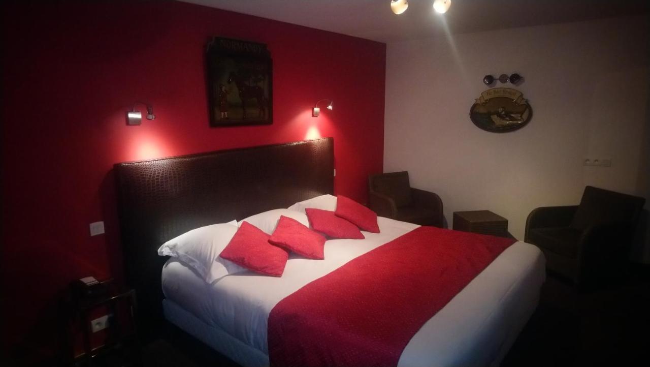 Hotel De La Croix D'Or Авранш Екстериор снимка