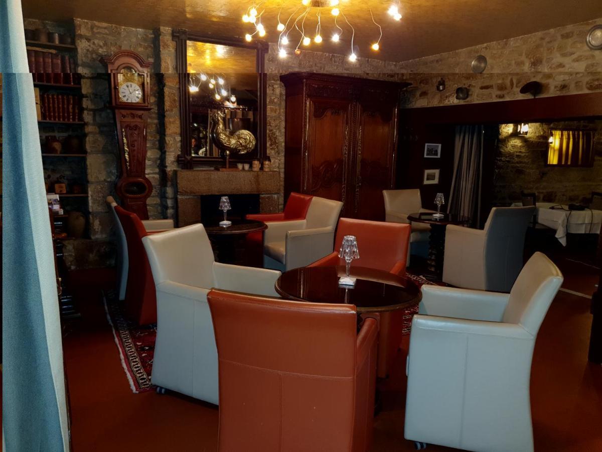 Hotel De La Croix D'Or Авранш Екстериор снимка